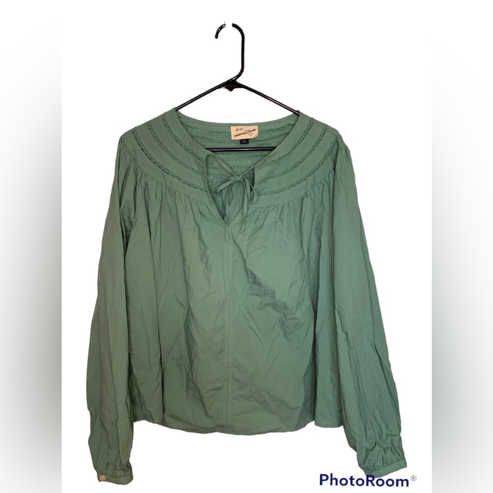 Universal Thread Women’s Medium Blouse